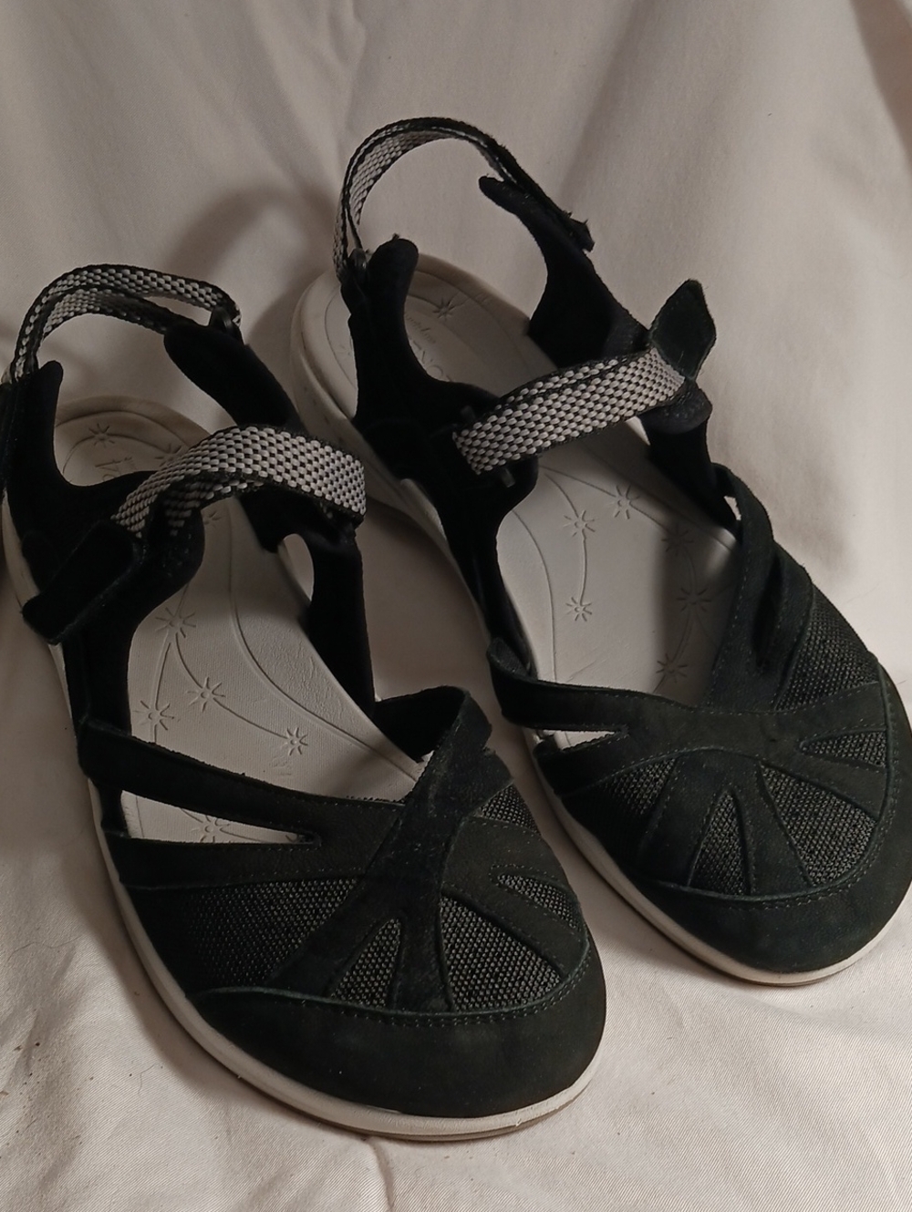 Easy Spirit Strappy Closed-Toe Comfort Sandals